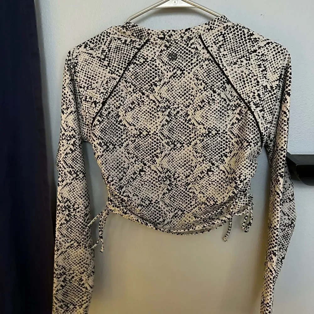 All In Motion Swim Side-Cinch Long Sleeve Rash Guard Gray and Speckled Black NWT - Picture 8 of 10